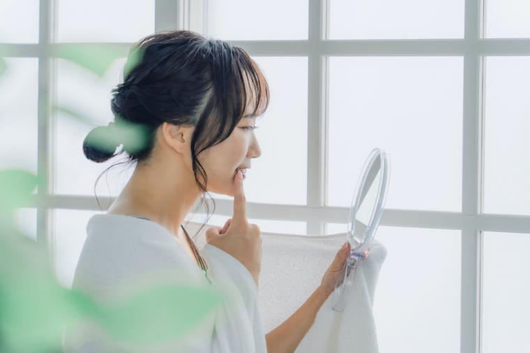 奥歯の治療はインプラントと入れ歯どっちがいい？後悔しない選び方