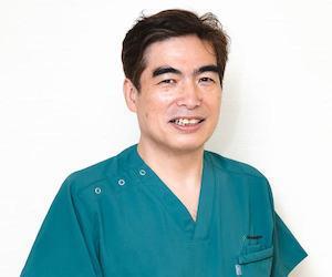前歯のインプラント治療で装着する仮歯について｜役割や期間を解説